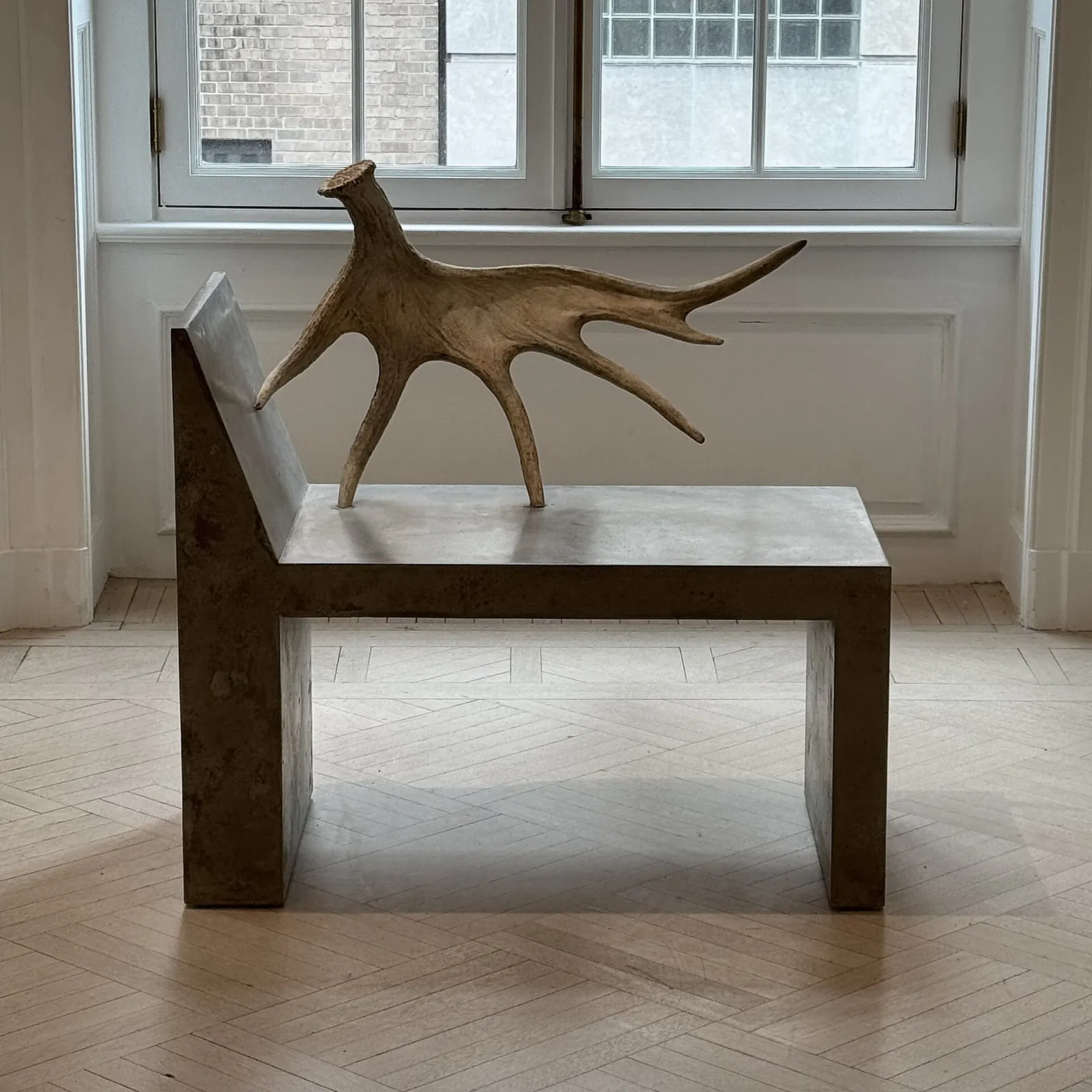 Tomb chair, with moose antler.